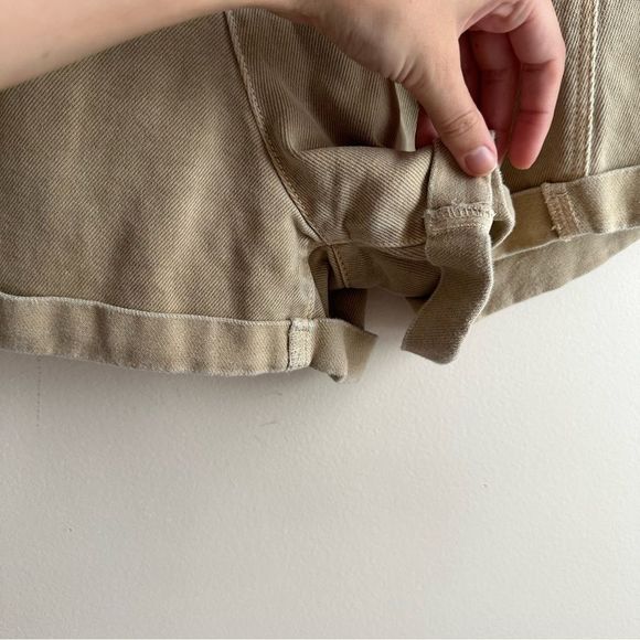 Stradivarius • Super High‎ Rise Cuffed Camel Shorts - Picture 4 of 7